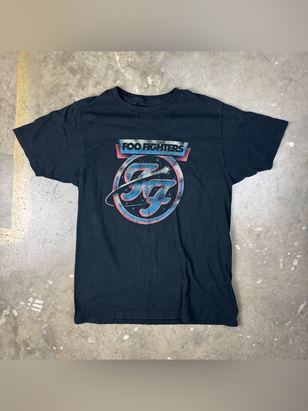 Foo Fighters T-Shirt Size Medium Alternative Rock Grunge Concert Tour Band Tee